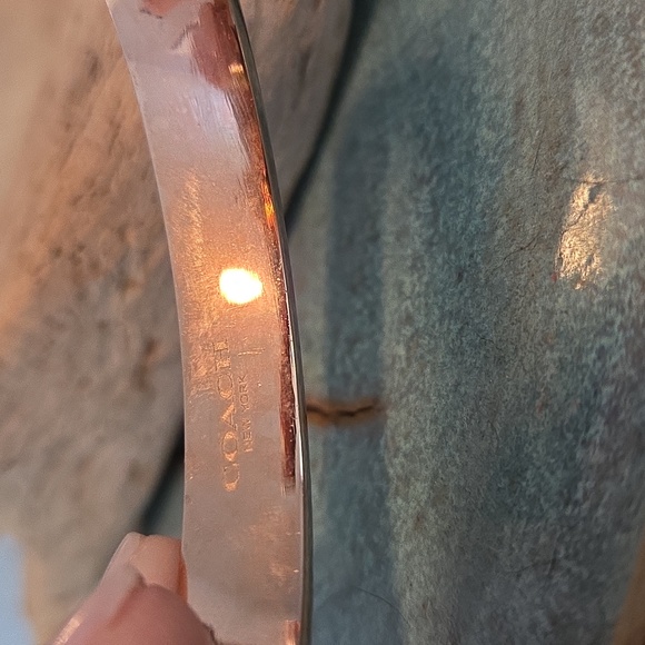 Coach Signature MARINA Hinged bangle - Picture 5 of 5